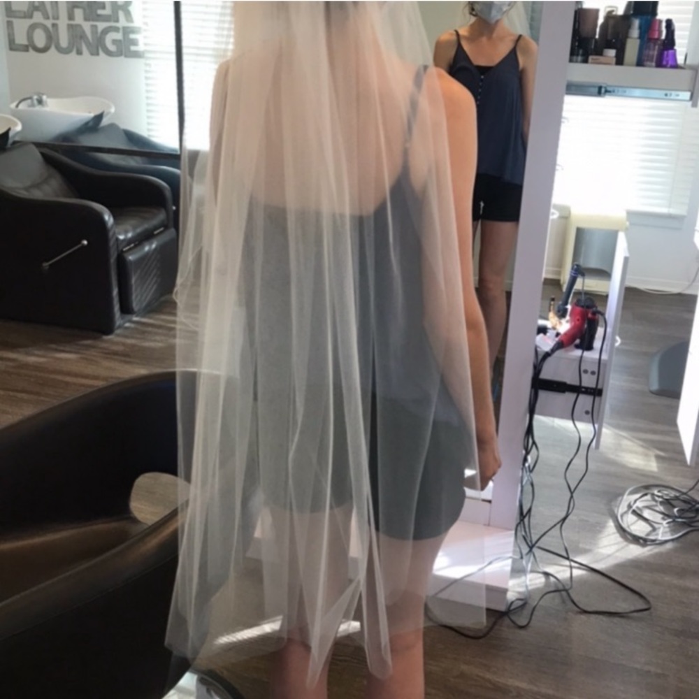 Simple Fingertip Length Bridal Veil